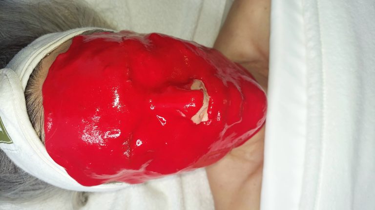 Jelly Mask Treatment Explained: What to Expect During Your Facial