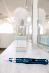 Professional ILUMIPEN treatment comparison showing microneedling for collagen renewal and nano-infusion for hydration maintenance.
